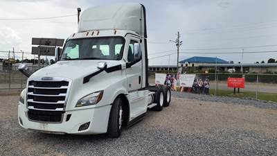 Freightliner Cascadia 126 Day Cab Truck - 450HP, 10 Speed Manual