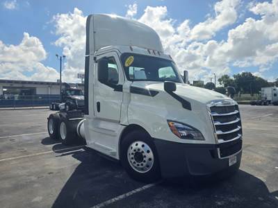 Freightliner Cascadia 126 Day Cab Truck - 450HP, 12 Speed Automatic