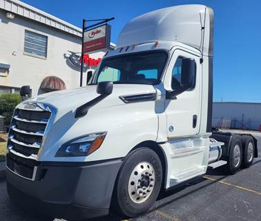 Freightliner Cascadia 126 Day Cab Truck - 450HP, 12 Speed Automatic