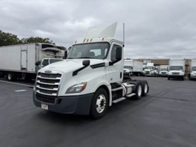 Freightliner Cascadia 126 Day Cab Truck - 450HP, 12 Speed Automatic