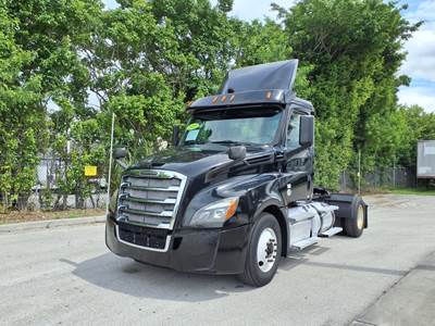 Freightliner Cascadia 126 Single Axle Day Cab Truck - 450HP, 12 Speed Automatic