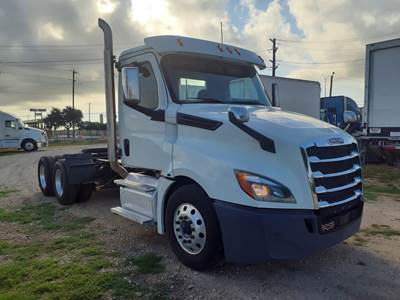Freightliner Cascadia 126 Day Cab Truck - 455HP, 12 Speed Automatic