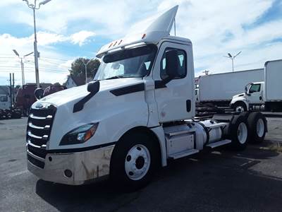 Freightliner Cascadia 126 Day Cab Truck - 455HP, 12 Speed Automatic