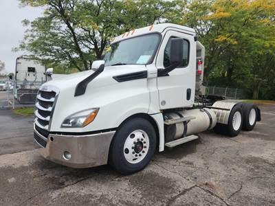Freightliner Cascadia 126 Day Cab Truck - 450HP, 10 Speed Automatic