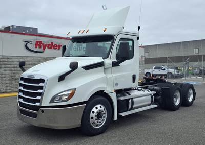 Freightliner Cascadia 126 Day Cab Truck - 450HP, 10 Speed Manual