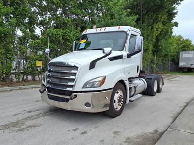 Freightliner Cascadia 126 Day Cab Truck - 450HP, 10 Speed Automatic