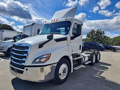 Freightliner Cascadia 126 Day Cab Truck - 450HP, 12 Speed Automatic