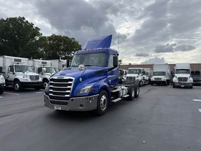 Freightliner Cascadia 126 Day Cab Truck - 410HP, 12 Speed Automatic
