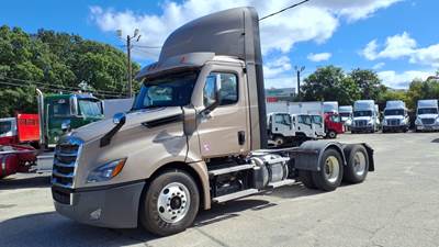 Freightliner Cascadia 126 Day Cab Truck - 450HP, 10 Speed Manual