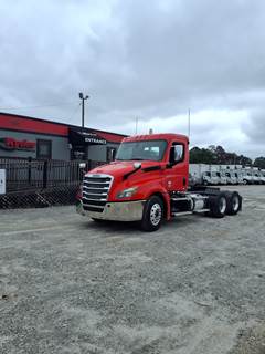 Freightliner Cascadia 126 Day Cab Truck - 455HP, 12 Speed Automatic