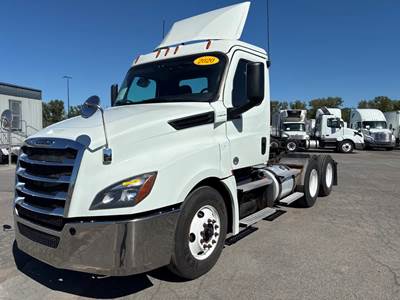 Freightliner Cascadia 126 Day Cab Truck - 455HP, 12 Speed Automatic