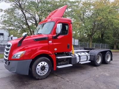 Freightliner Cascadia 126 Day Cab Truck - 500HP, 18 Speed Manual