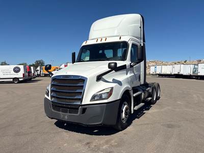 Freightliner Cascadia 126 Day Cab Truck - 450HP, 12 Speed Automatic