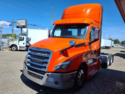 Freightliner Cascadia 126 Day Cab Truck - 505HP, 12 Speed Automatic