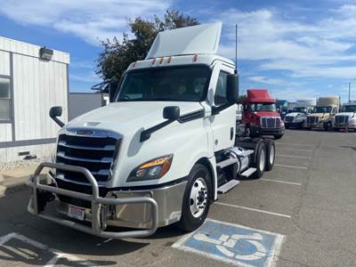 Freightliner Cascadia 126 Day Cab Truck - 450HP, 12 Speed Automatic