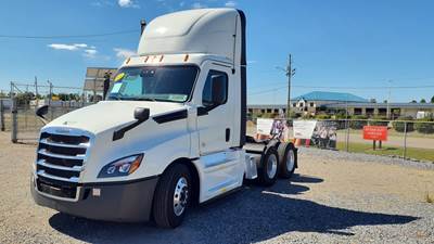 Freightliner Cascadia 126 Day Cab Truck - 400HP, 12 Speed Automatic