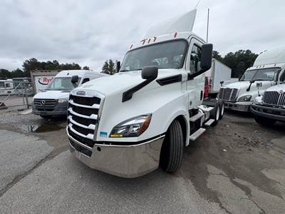 Freightliner Cascadia 126 Day Cab Truck - 450HP, 12 Speed Automatic