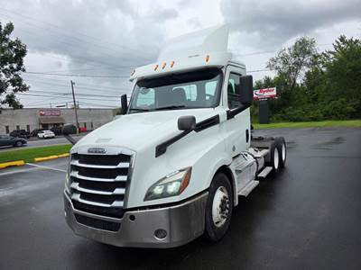 Freightliner Cascadia 126 Day Cab Truck - 455HP, 12 Speed Automatic
