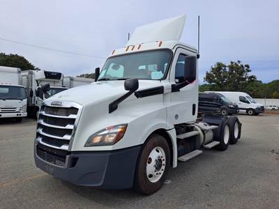 Freightliner Cascadia 126 Day Cab Truck - 450HP, 12 Speed Automatic