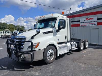 Freightliner Cascadia 126 Day Cab Truck - 450HP, 12 Speed Automatic