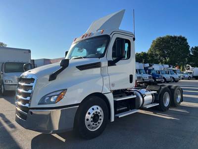 Freightliner Cascadia 126 Day Cab Truck - 455HP, 12 Speed Automatic