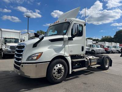 Freightliner Cascadia 126 Single Axle Day Cab Truck - 450HP, 10 Speed Manual