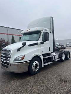 Freightliner Cascadia 126 Day Cab Truck - 450HP, 12 Speed Automatic
