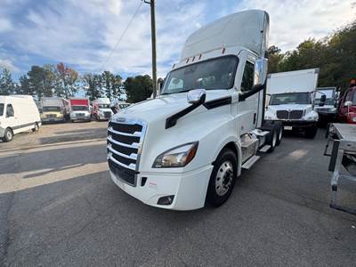 Freightliner Cascadia 126 Day Cab Truck - 450HP, 12 Speed Automatic