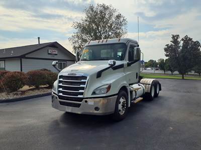 Freightliner Cascadia 126 Day Cab Truck - 500HP, 13 Speed Automatic