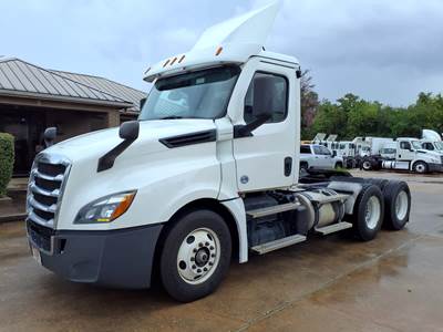 Freightliner Cascadia 126 Day Cab Truck - 450HP, 12 Speed Automatic