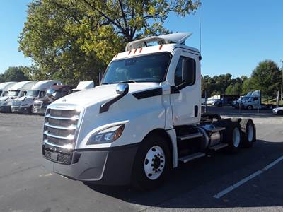 Freightliner Cascadia 126 Day Cab Truck - 455HP, 12 Speed Automatic