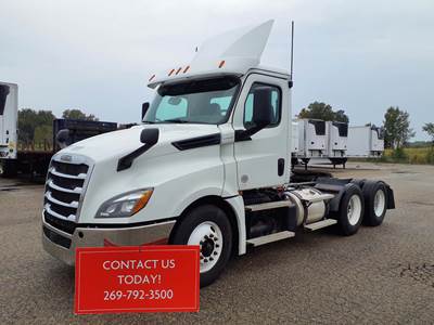 Freightliner Cascadia 126 Day Cab Truck - 450HP, 12 Speed Automatic