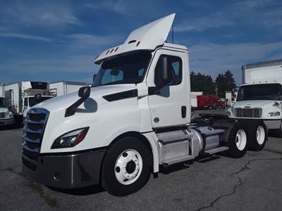 Freightliner Cascadia 126 Day Cab Truck - 455HP, 12 Speed Automatic