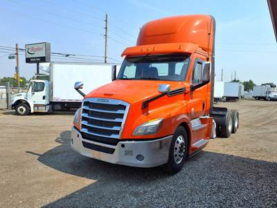 Freightliner Cascadia 126 Day Cab Truck - 505HP, 10 Speed Manual