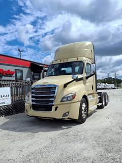Freightliner Cascadia 126 Day Cab Truck - 455HP, 12 Speed Automatic