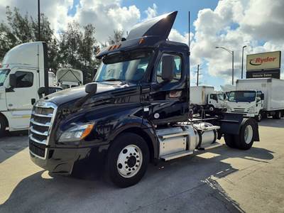 Freightliner Cascadia 126 Single Axle Day Cab Truck - 450HP, 12 Speed Automatic