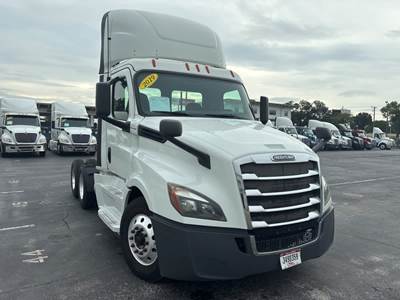 Freightliner Cascadia 126 Day Cab Truck - 450HP, 12 Speed Automatic