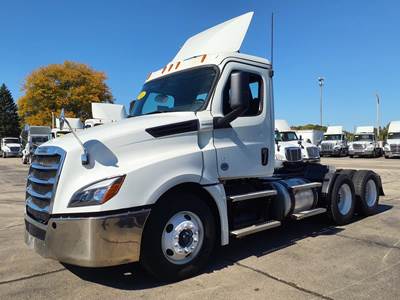 Freightliner Cascadia 126 Day Cab Truck - 450HP, 12 Speed Automatic