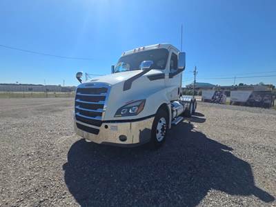 Freightliner Cascadia 126 Day Cab Truck - 450HP, 10 Speed Manual