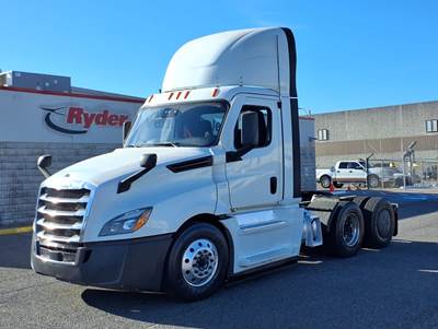 Freightliner Cascadia 126 Day Cab Truck - 400HP, 12 Speed Automatic