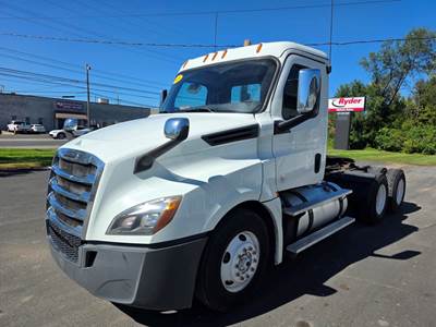 Freightliner Cascadia 126 Day Cab Truck - 455HP, 12 Speed Automatic