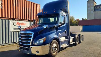 Freightliner Cascadia 126 Day Cab Truck - 400HP, 12 Speed Automatic