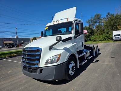 Freightliner Cascadia 126 Day Cab Truck - 450HP, 12 Speed Automatic