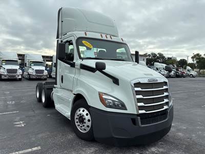 Freightliner Cascadia 126 Day Cab Truck - 450HP, 12 Speed Automatic