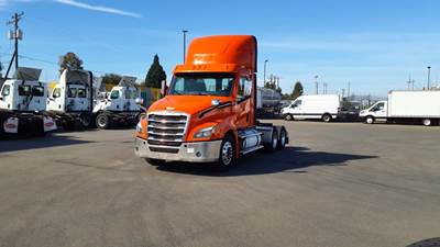 Freightliner Cascadia 126 Day Cab Truck - 505HP, 12 Speed Automatic