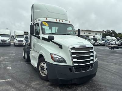 Freightliner Cascadia 126 Day Cab Truck - 450HP, 12 Speed Automatic
