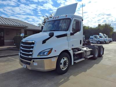 Freightliner Cascadia 126 Day Cab Truck - 450HP, 12 Speed Automatic