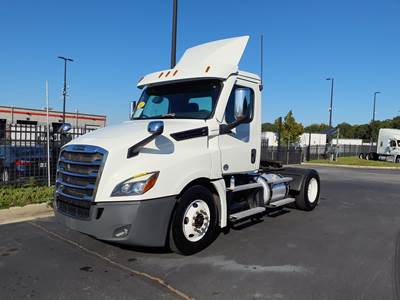 Freightliner Cascadia 126 Single Axle Day Cab Truck - 450HP, 12 Speed Automatic