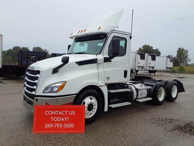 Freightliner Cascadia 126 Day Cab Truck - 450HP, 12 Speed Automatic
