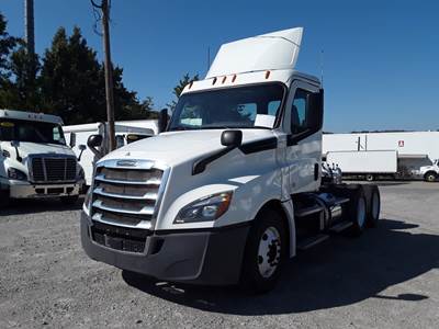 Freightliner Cascadia 126 Day Cab Truck - 450HP, 12 Speed Automatic